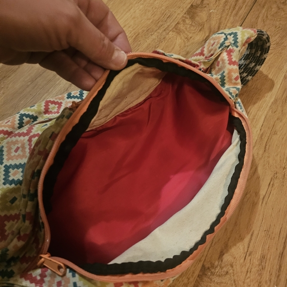 KAVU Aztec Patterned Rope Sling Bag - Picture 7 of 8